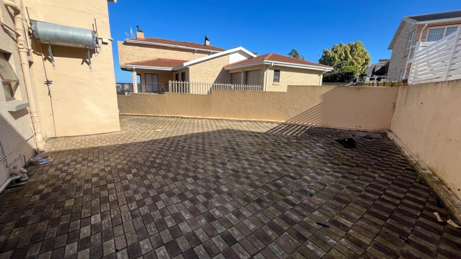 5 Bedroom Property for Sale in Wavecrest Eastern Cape